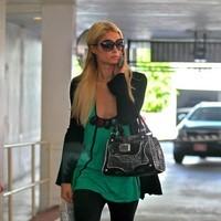 Paris Hilton picks up her car & driving away from a medical centre - Photos | Picture 96724